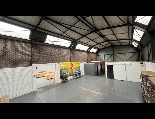 550M² WAREHOUSE TO LET IN SPARTAN